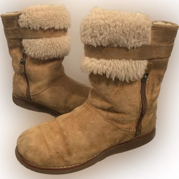 UGG Winter Boots (Size: Big Kids 4) - Picture 6 of 8